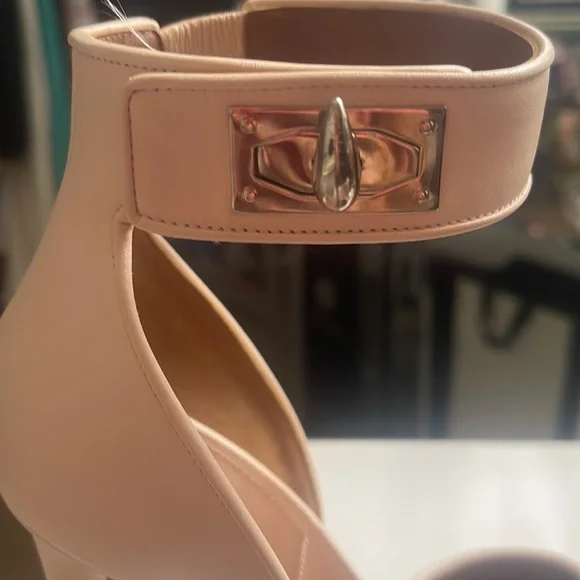 Givenchy powder rose pink shark tooth platform sandal - Picture 9 of 12